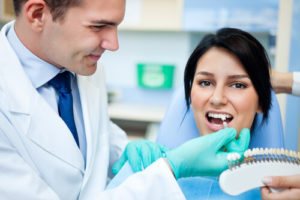 Домашнее отбеливание зубов: что рекомендуют стоматологи